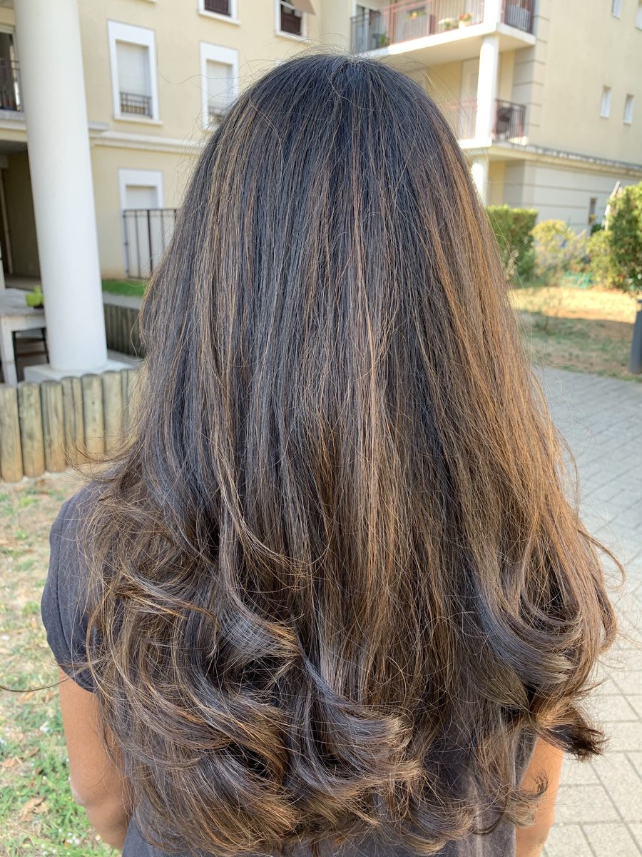 Wavy long hair with highlights